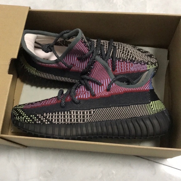 Yeezy Boost 350V2 - Picture 1 of 5